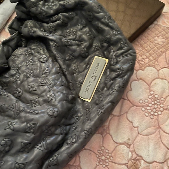 LOUIS VUITTON
Monogram Olympe Nimbus PM - Picture 3 of 13